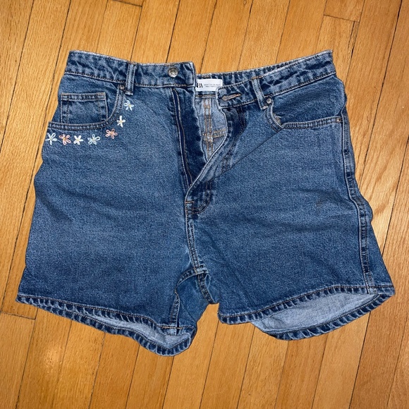 Embroidered Zara Mom Jean Shorts - Picture 2 of 6